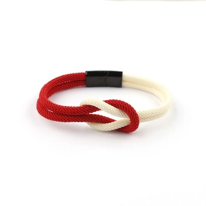 Rot-weißes geflochtenes Milan-Seilarmband mit schwarzem Magnetverschluss für Paare
