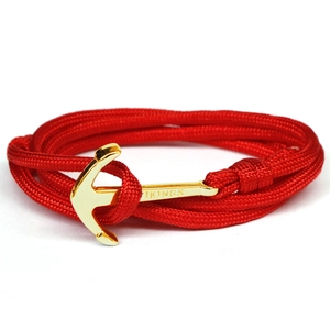 Bracelet multi-rangs en paracorde rouge avec un fermoir ancre viking doré chic