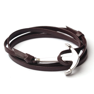 Bracelet en cuir multicouche marron foncé avec fermoir ancre en argent poli chic