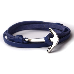 Bracelet en cuir bleu avec fermoir ancre argenté dans un style nautique marine