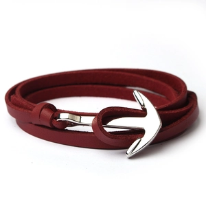 Bracelet multicouche en cuir bordeaux avec pendentif ancre en acier titane argenté poli