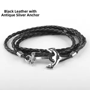 Vue détaillée du bracelet en cuir noir tressé avec un fermoir ancre en argent antique