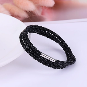 Bracciale multistrato in pelle nera intrecciata con chiusura magnetica cilindrica argento