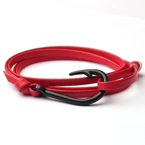 Bracelet minimaliste en cuir rouge avec un fermoir crochet de poisson noir élégant