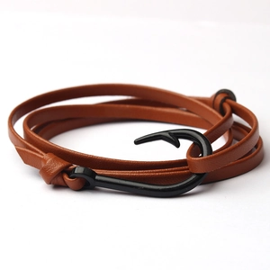 Bracelet enroulé nautique pour hommes avec lanière en cuir marron et fermoir crochet noir