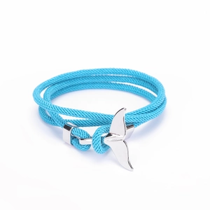 Bracciale nautico intrecciato blu cielo con chiusura ad ancora a coda di balena