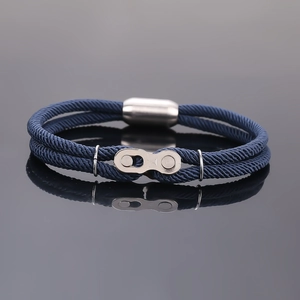 Bracelet tressé bleu marine pour hommes avec maillon de chaîne de vélo et fermoir magnétique