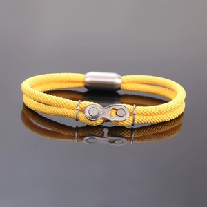 Bracelet de sport tressé jaune vif avec maillon en acier inoxydable et fermoir magnétique