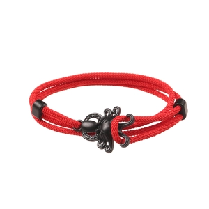 Bracciale a corda rossa intrecciata con chiusura metallica a forma di polpo