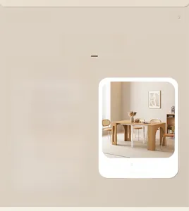 Detail eines schmetterlingsförmigen Kiefernholz-Wandregals in natürlichem Finish für Deko