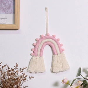 Décoration murale arc-en-ciel tissée main avec pompons roses et franges pour chambre