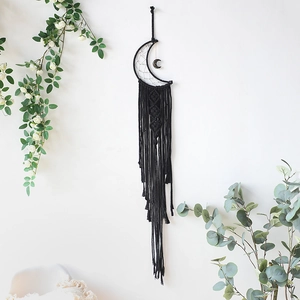 Handgefertigter schwarzer gewebter Mondteppich-Wandbehang mit Boho-Quasten Dekoration