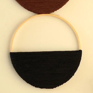 Décoration murale bohème à double cercle avec cordage tressé noir et marron à la main