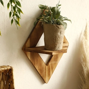Estante de pared minimalista de madera en forma de rombo para plantas y decoración