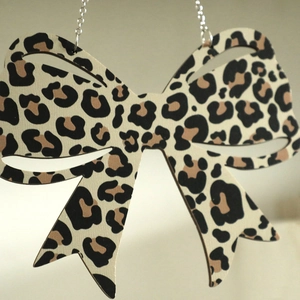 Creative wooden leopard print bow pendant with silver chain for home wall decor