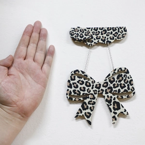 Creative leopard print bow wooden pendant for modern minimalist home wall decor