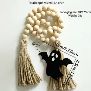 Dettaglio nappa in legno da 90 cm con etichetta fantasma per decorazioni Halloween