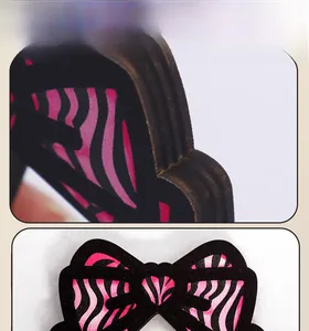 Detail von pink-schwarz gestreiftem Schleifen-Holzanhänger mit Seitenansicht der Dicke