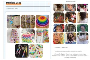Détail macro de perles à cheveux en résine colorée et pendentifs pour bijoux DIY