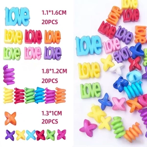 Perles alphabet acryliques colorées pour tresses incluant designs LOVE et spirales