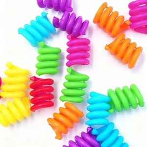 Lot de perles spirales en acrylique colorées pour dreadlocks et tresses pour les enfants