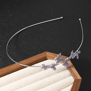 Elegante zilveren metalen haarband met vijf paarse strass-vlinders voor dames en meisjes