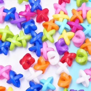 Lot de perles croix en acrylique colorées pour tressage de cheveux et bijoux DIY