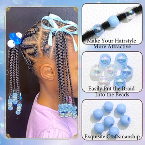 Détail de perles en acrylique irisées et mates pour tresses de cheveux d'enfants