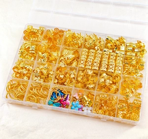 280-teiliges Haarschmuck-Set mit goldenen Ringen und Schmetterlingsanhängern in einer Box