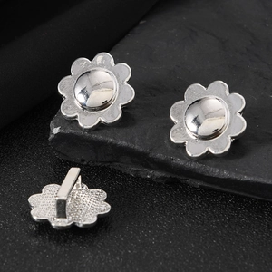 Ciondoli a fiore in metallo argentato universali per sneaker e accessori moda fai-da-te