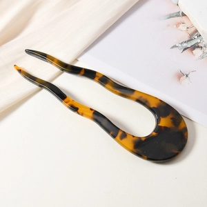 U-förmige Haarnadel mit Schildpatt-Muster und gewelltem Design aus Acetat-Material