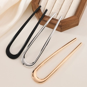 Lot de trois épingles à cheveux en U en métal argenté, or rose et noir mat