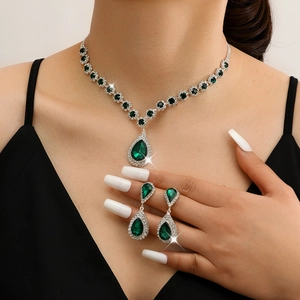 Parure de bijoux de mariée vert émeraude élégante avec cristaux en forme de poire
