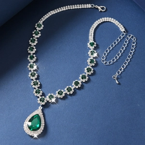 Parure de bijoux de mariée de luxe avec pendentif goutte émeraude et cristaux brillants