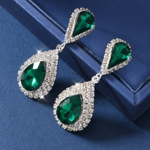 Parure élégante collier et boucles d'oreilles émeraude poire avec accents de diamant