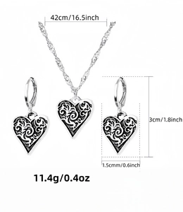 Détails d'un ensemble de bijoux coeur argenté avec motifs floraux creux et poids de 11,4g