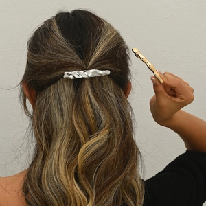 Minimalist wavy metal hair claw clips in gold and silver finish for elegant hair styling