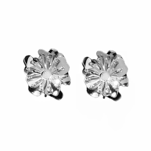 Élégantes boucles d'oreilles camélia en argent avec étamine en métal et fini poli