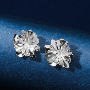 Boucles d'Oreilles Clous Camélia en Métal Argenté de Luxe Français pour Femmes Tige en Acier Inoxydable Bijoux Floraux Irréguliers