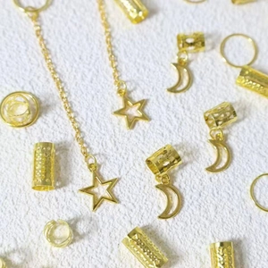 Lot de 35 bagues à cheveux dorées avec pendentifs étoile et lune pour tresses DIY