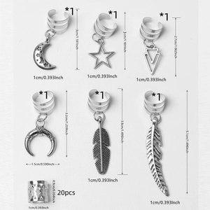 Détail des anneaux de cheveux argentés avec breloques lune, étoile et plume dimensions