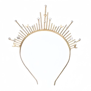 Vue détaillée d'un serre-tête céleste doré orné d'étoiles et de lunes métalliques rayonnantes
