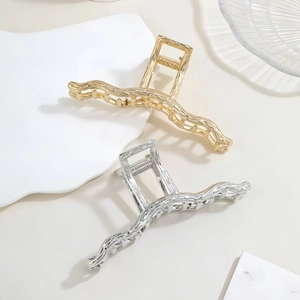 Large Liquid Metal Shark Clip Elegant Wavy Texture Hair Claw For Women Non-slip Zinc Alloy Hair Grip Accessory Daily Styling