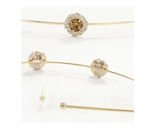 Détails d'un serre-tête tournesol doré orné de zircons et d'un cristal couleur champagne