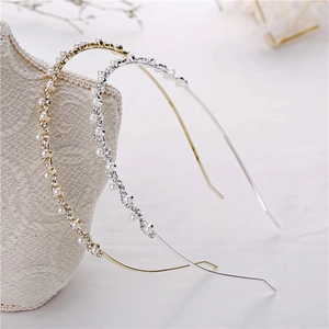Set di cerchietti eleganti in oro e argento con perle bianche e strass su pizzo