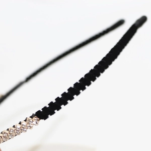 Serre-tête en velours avec strass brillants pour mariée, design de luxe minimaliste