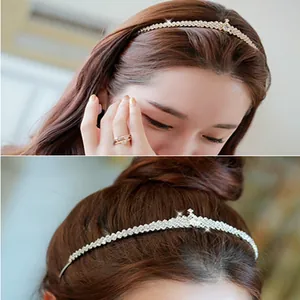 Gros plan d'un serre-tête couronne en strass brillant porté par un mannequin de mariée
