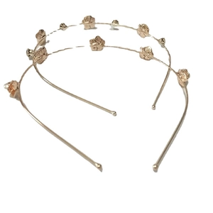 Lot de deux serre-têtes dorés à fleurs élégantes avec fines bandes en métal pour femme