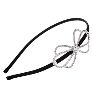 Serre-tête noir minimaliste avec un nœud en strass détaillé sur un fond blanc épuré