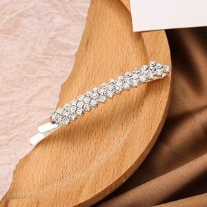 Barrette élégante en argent avec quatre rangées de cristaux brillants pour femme